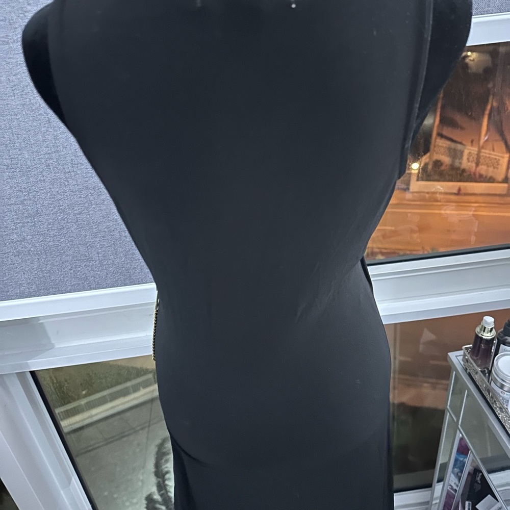 Beautiful black dress great for any event. Slim fitting and comfortable.